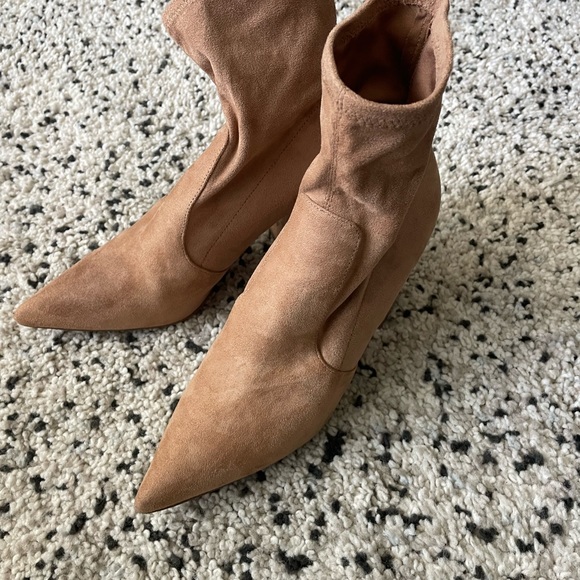 Steve Madden, size 10 slip on, tan, suede heeled boots - Picture 2 of 5